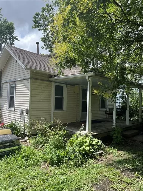202 Hunt St, Wellsville, KS 66092