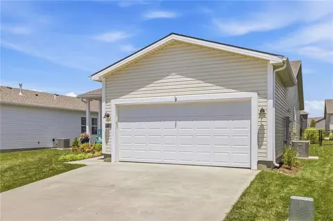 Exterior - 27116 E Sycamore St, Lees Summit, MO 64086 photo 14 of 16