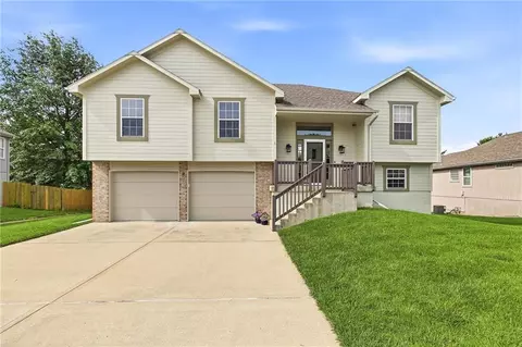 2513 NE Old Paint Rd, Lees Summit, MO 64086
