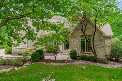 4522 N Mulberry Ct, Kansas City, MO 64116