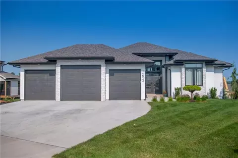 14622 Thousand Oaks Place Pl, Parkville, MO 64152