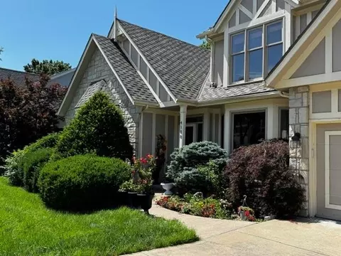 4108 NE Courtney Dr, Lees Summit, MO 64064