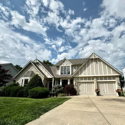 4108 NE Courtney Dr, Lees Summit, MO 64064