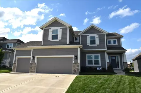 2018 SW Farm Field Ln, Lees Summit, MO 64082