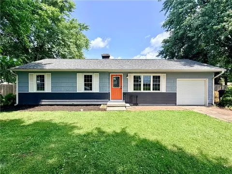 329 North Dr, Marshall, MO 65340