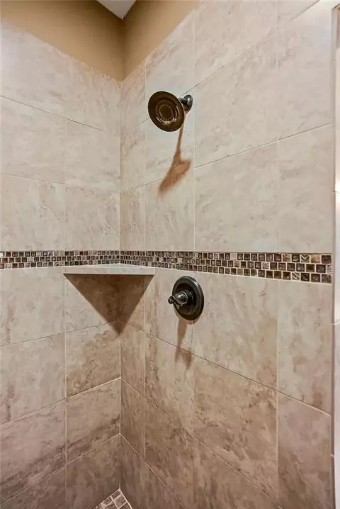 Bath - 1422 Brompton Ln, Raymore, MO 64083 photo 4 of 5