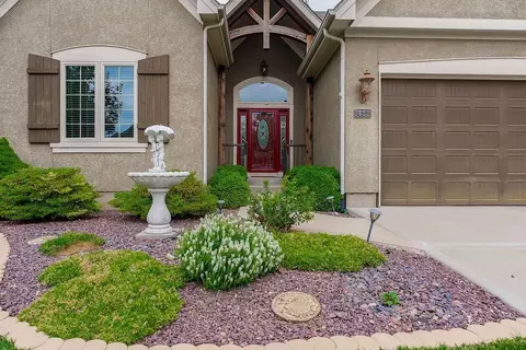 Exterior - 1422 Brompton Ln, Raymore, MO 64083 photo 2 of 4