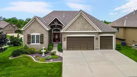 Exterior - 1422 Brompton Ln, Raymore, MO 64083 photo 4 of 4