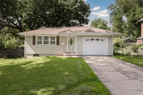 2611 Pacific St, Saint Joseph, MO 64507