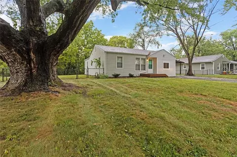 8106 NW Mo-9 Hwy, Parkville, MO 64152