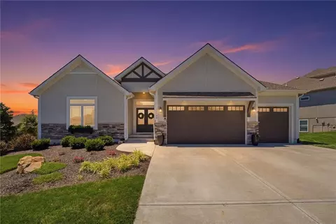 11584 S Roundtree St, Olathe, KS 66061
