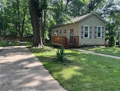719 S Walnut St, Leavenworth, KS 66048
