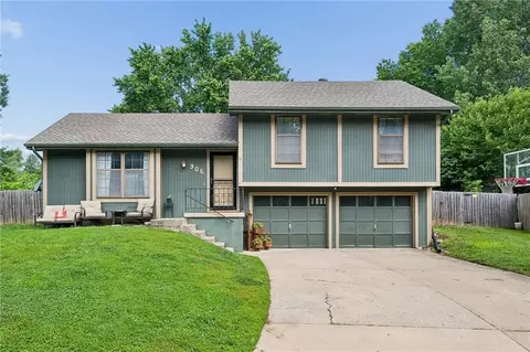 906 Shiloh Ct, Liberty, MO 64068