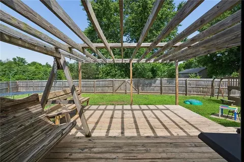 906 Shiloh Ct, Liberty, MO 64068
