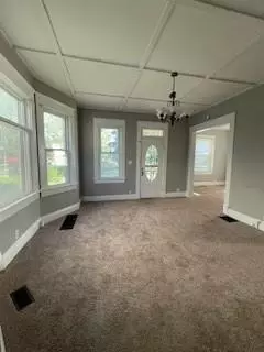 Living - 3221 Mitchell Ave, Saint Joseph, MO 64507 photo 1 of 2