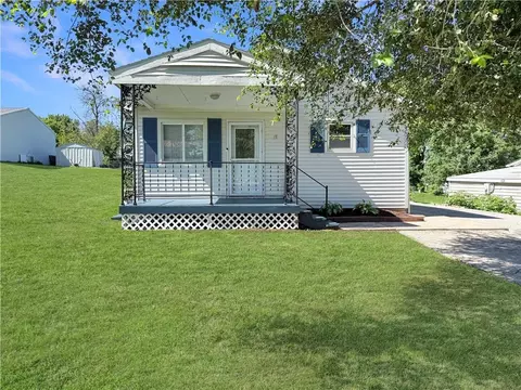 18 E 27th St, Higginsville, MO 64037