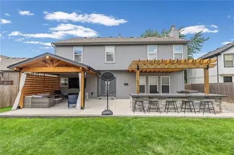 18713 W 160th St, Olathe, KS 66062