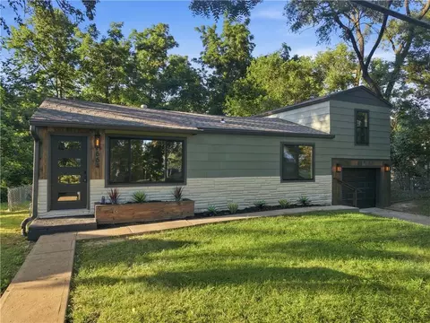 664 Doniphan St, Leavenworth, KS 66048