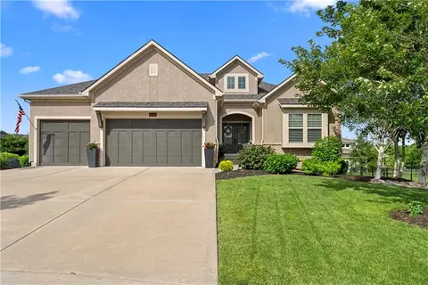 16105 Larsen St, Overland Park, KS 66221