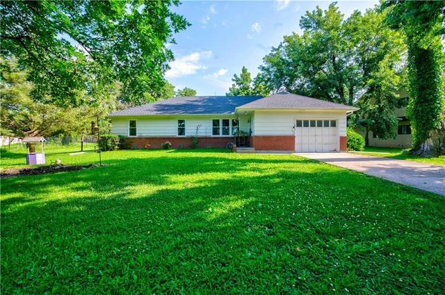 816 Vine St, Lacygne, KS 66040