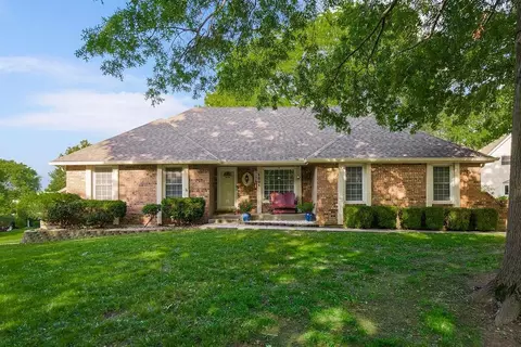 1801 NE Abbey Ln, Lees Summit, MO 64086