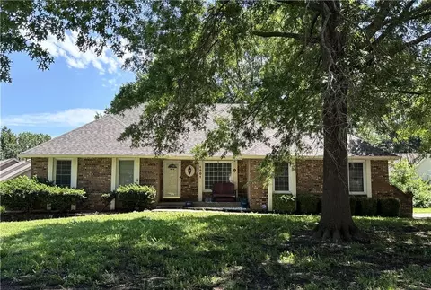 1801 NE Abbey Ln, Lees Summit, MO 64086