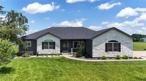 16 Links Dr, Garnett, KS 66032