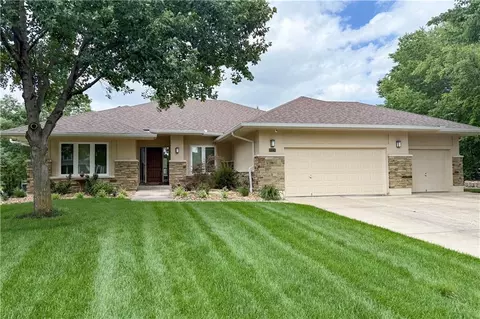 3024 S Fallbrook Ct, Blue Springs, MO 64015