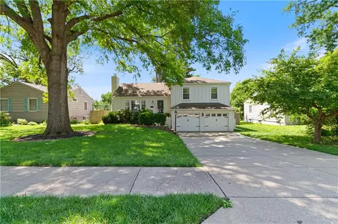 3813 W 79th St, Prairie Village, KS 66208