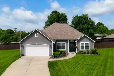 820 SW Benjamin Cir, Lees Summit, MO 64081