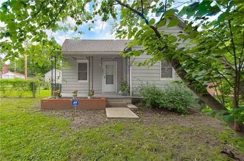 1801 S Broadway St, Leavenworth, KS 66048