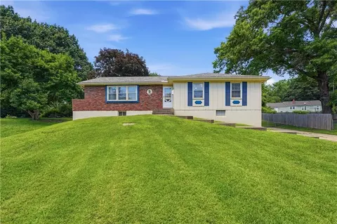 9700 E 82nd St, Raytown, MO 64138