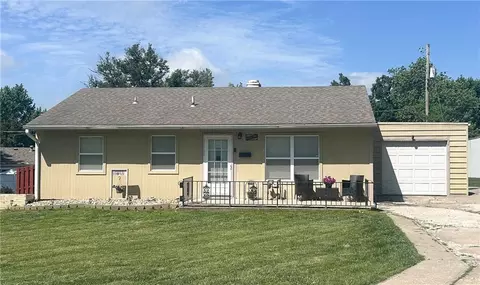 2710 Southeast Trl, Saint Joseph, MO 64506