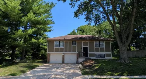 2608 SE 4th St, Blue Springs, MO 64014