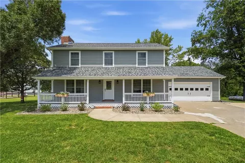 1390 N 550th Rd, Baldwin City, KS 66006