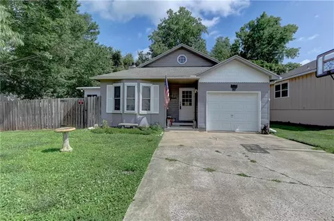 18008 E Whitney Rd, Independence, MO 64057