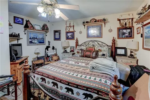 Bedroom - 18008 E Whitney Rd, Independence, MO 64057 photo 4 of 5