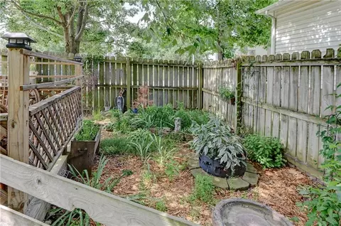 Exterior - 18008 E Whitney Rd, Independence, MO 64057 photo 7 of 11