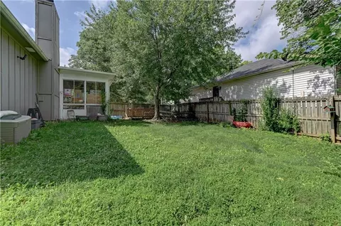 Exterior - 18008 E Whitney Rd, Independence, MO 64057 photo 3 of 11