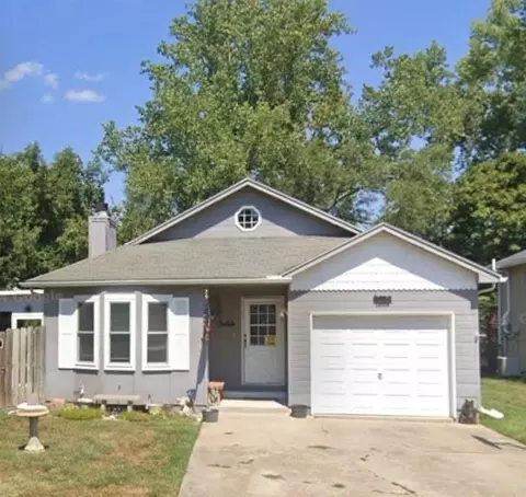 18008 E Whitney Rd, Independence, MO 64057