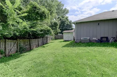 Exterior - 18008 E Whitney Rd, Independence, MO 64057 photo 9 of 11