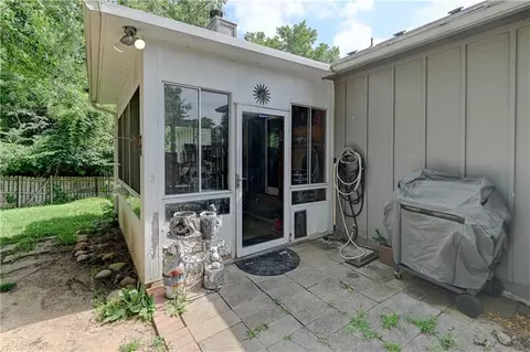 Exterior - 18008 E Whitney Rd, Independence, MO 64057 photo 4 of 11