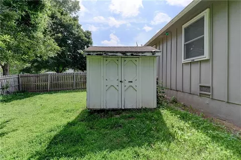 Exterior - 18008 E Whitney Rd, Independence, MO 64057 photo 6 of 11