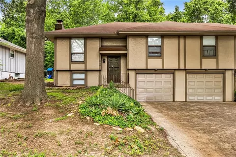 8120-8122 N Stoddard Ave, Kansas City, MO 64152