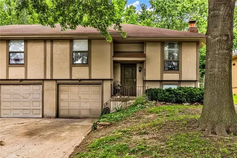 8120-8122 N Stoddard Ave, Kansas City, MO 64152