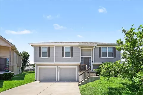 21710 North Rdg, Peculiar, MO 64078