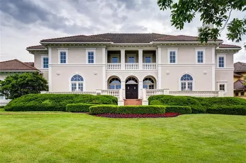 11125 Brookwood St, Leawood, KS 66211
