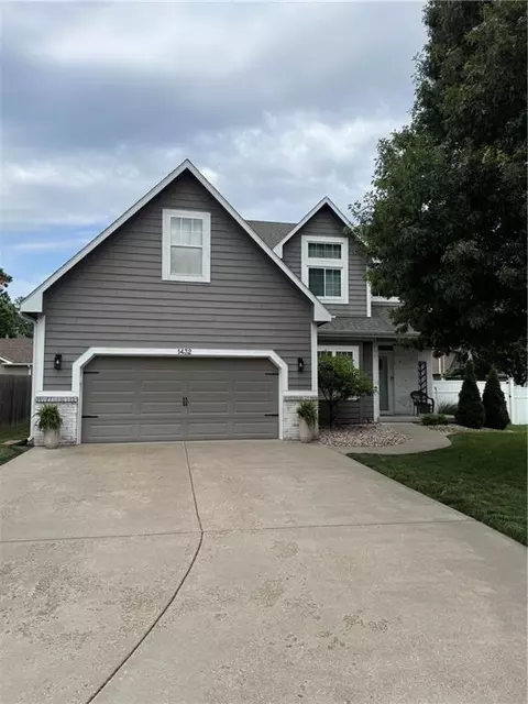 1432 S Pin Oak Cir, Ottawa, KS 66067
