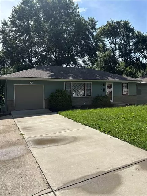 8719 Stark Ave, Kansas City, MO 64138