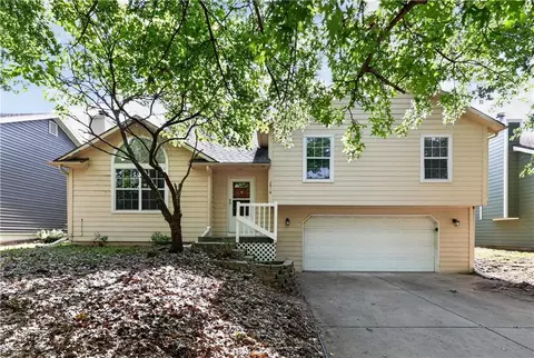 2816 S Lankford Dr, Lawrence, KS 66046